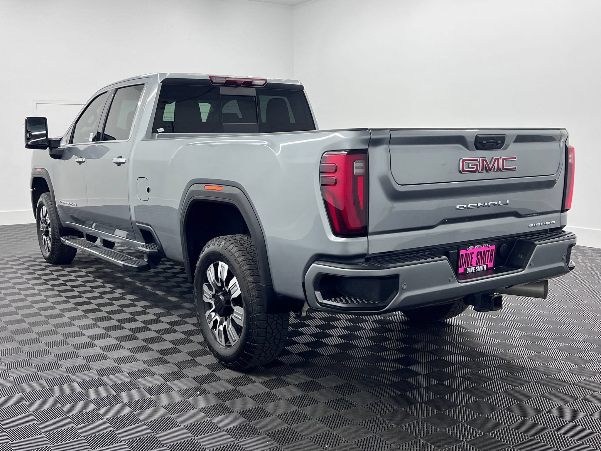 Used 2024 GMC Sierra 3500 Denali AWD/4WD image 3