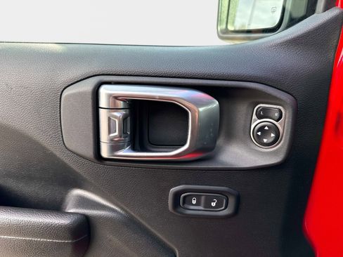 Used 2024 Jeep Wrangler Unlimited Rubicon image 19