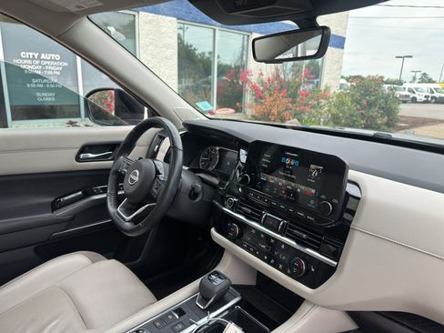 Used 2023 Nissan Pathfinder SL w/ SL Premium Package AWD/4WD image 12