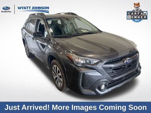 Used 2025 Subaru Outback Premium w/ Popular Package #1A image 3