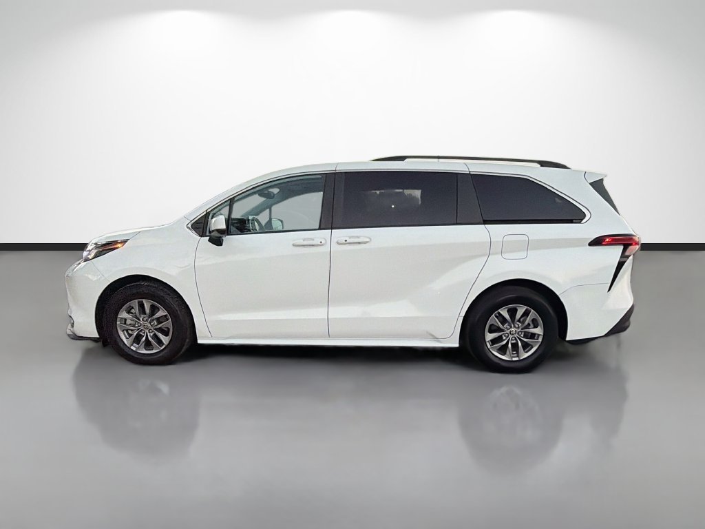 Used 2022 Toyota Sienna LE w/ LE Plus Package AWD/4WD image 6