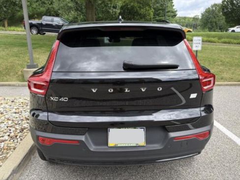 Used 2023 Volvo XC40 Recharge Ultimate w/ Protection Package Premier AWD/4WD image 7