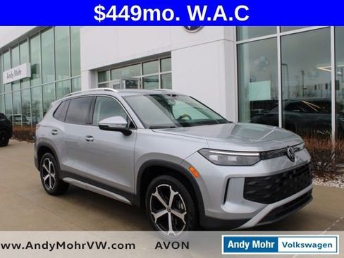 Used 2025 Volkswagen Tiguan SE AWD/4WD image 1