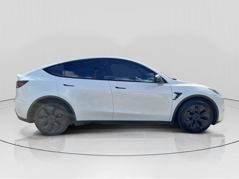 Used 2024 Tesla Model Y Long Range AWD/4WD image 8