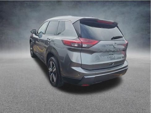 Used 2025 Nissan Rogue SL FWD image 6