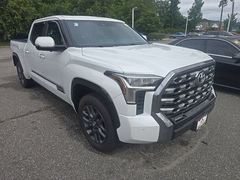 Used 2025 Toyota Tundra Platinum AWD/4WD image 3