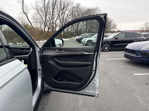 New 2025 Jeep Grand Cherokee L Limited image 8