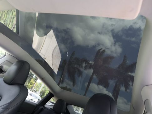 Used 2025 Tesla Model Y Long Range RWD image 20