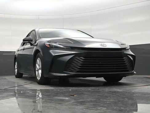 Used 2025 Toyota Camry LE FWD image 25