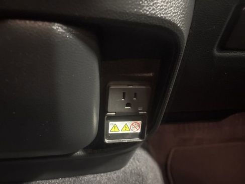 Used 2025 RAM 1500 Big Horn AWD/4WD image 24