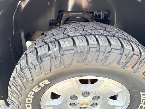 Used 2014 Chevrolet Suburban LS AWD/4WD image 37