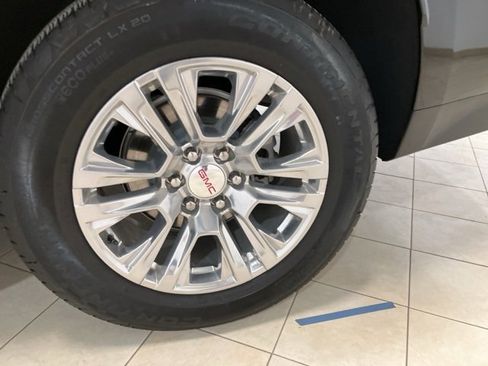Used 2024 GMC Yukon Denali image 32
