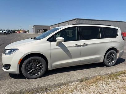 Used 2020 Chrysler Pacifica Touring-L w/ Advanced Safetytec Group