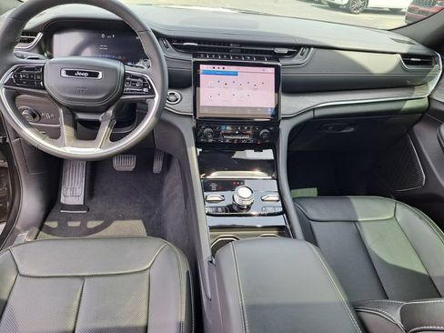 Used 2023 Jeep Grand Cherokee Overland AWD/4WD image 18