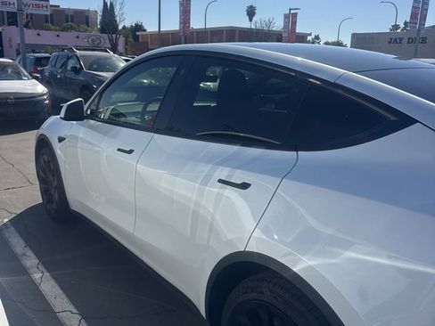 Used 2021 Tesla Model Y Long Range image 4