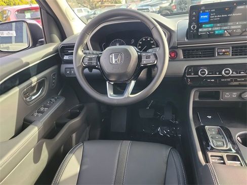 New 2025 Honda Pilot Touring image 9