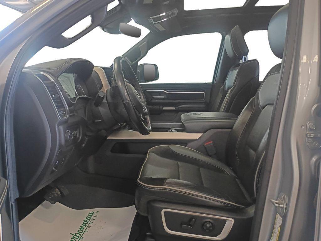 Used 2019 RAM 1500 Laramie AWD/4WD image 10