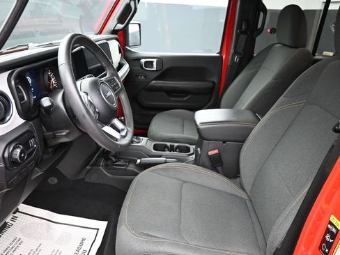 Used 2025 Jeep Wrangler Unlimited Sahara AWD/4WD image 11
