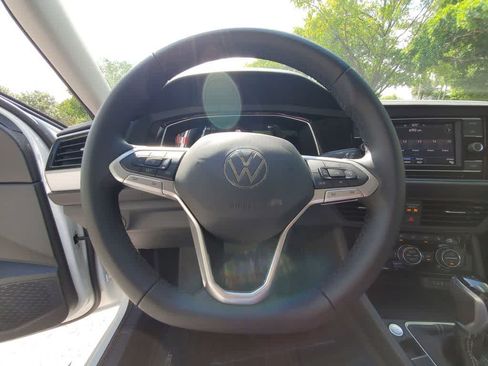 Used 2023 Volkswagen Jetta SE FWD image 21