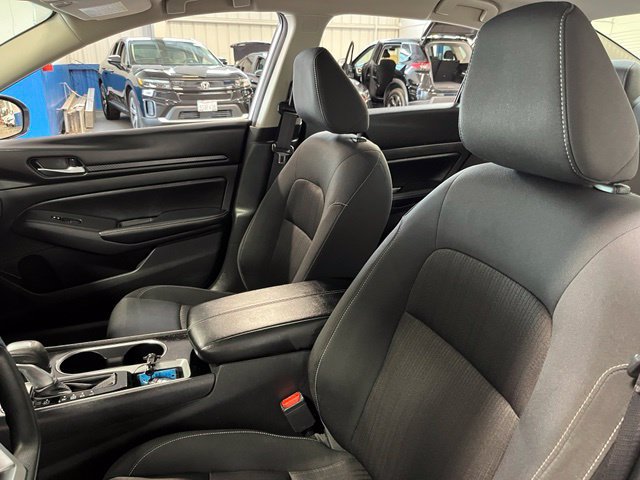 Used 2024 Nissan Altima 2.5 SV FWD image 24