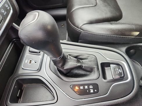 Used 2021 Jeep Cherokee Latitude Plus image 21