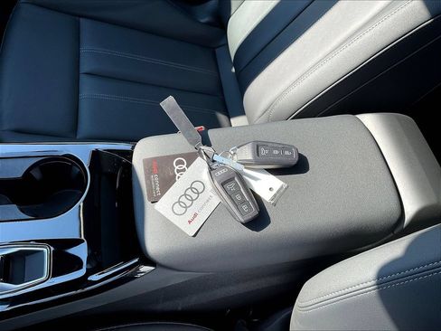 Used 2025 Audi A6 e-tron Prestige AWD/4WD image 36