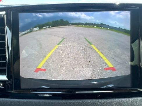 Used 2024 Chrysler Pacifica Touring-L FWD image 34