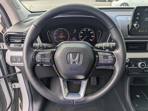 Used 2024 Honda Pilot Touring image 19