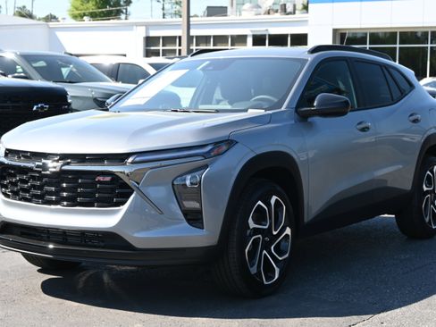New 2026 Chevrolet Trax RS w/ Sunroof Package FWD image 5