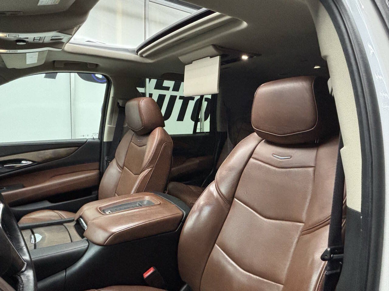 Used 2016 Cadillac Escalade Premium AWD/4WD image 19
