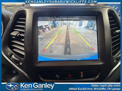 Used 2021 Jeep Cherokee Trailhawk AWD/4WD image 18