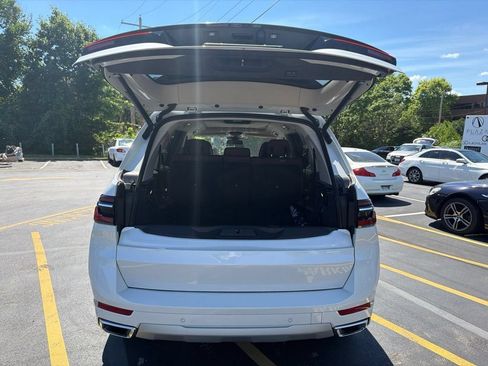 Certified 2025 BMW X7 xDrive40i w/ Premium Package AWD/4WD image 12