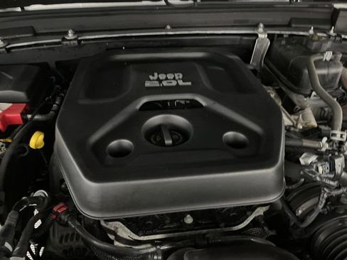 Used 2022 Jeep Wrangler Unlimited Sahara image 33