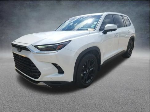 Used 2025 Toyota Grand Highlander FWD image 4