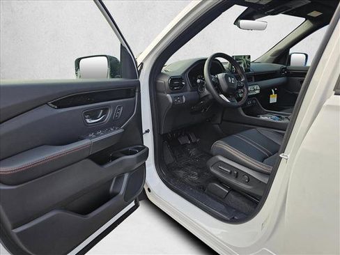 New 2025 Honda Pilot TrailSport image 15
