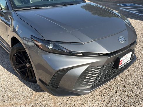 Used 2025 Toyota Camry SE AWD/4WD image 8