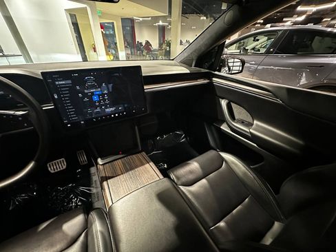 Used 2024 Tesla Model X image 14