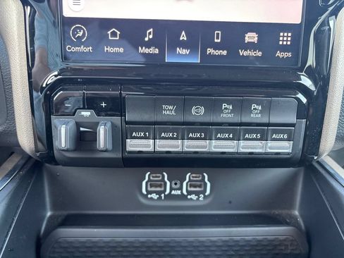 Used 2024 RAM 2500 Laramie w/ Towing Technology Group AWD/4WD image 14