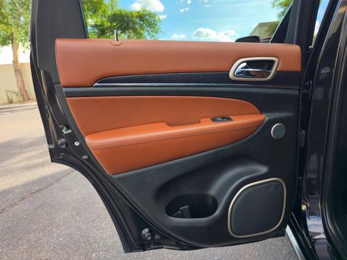 Used 2015 Jeep Grand Cherokee Summit w/ Platinum Series Group image 29