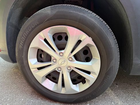 Used 2024 Chevrolet Trax LS FWD image 7