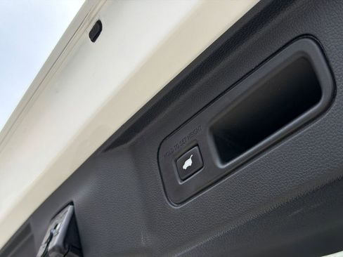 Used 2023 Honda Pilot Elite image 9