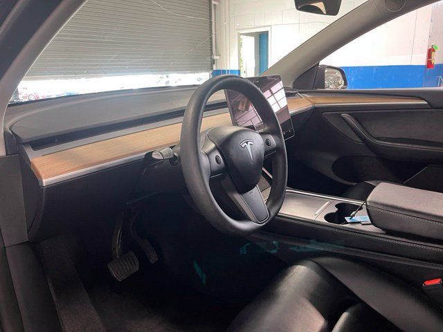 Used 2023 Tesla Model Y Long Range AWD/4WD image 23