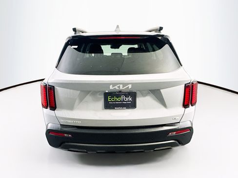 Used 2023 Kia Sorento S w/ Panoramic Sunroof Package AWD/4WD image 7