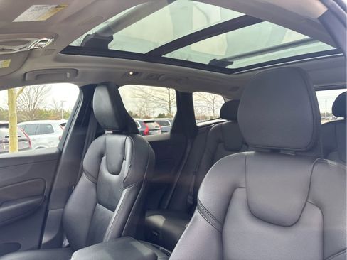 Used 2019 Volvo XC60 T6 Momentum w/ Multimedia Package AWD/4WD image 21