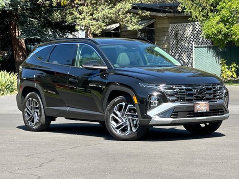 Used 2025 Hyundai Tucson Limited image 2