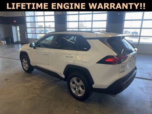 Used 2021 Toyota RAV4 LE image 7