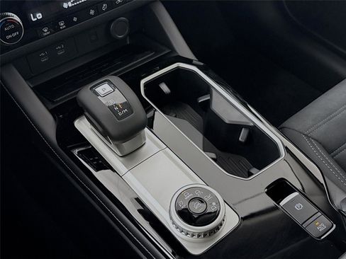 New 2026 Mitsubishi Outlander SE FWD image 16