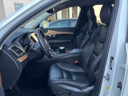 Used 2021 Volvo XC90 T6 Momentum AWD/4WD image 3
