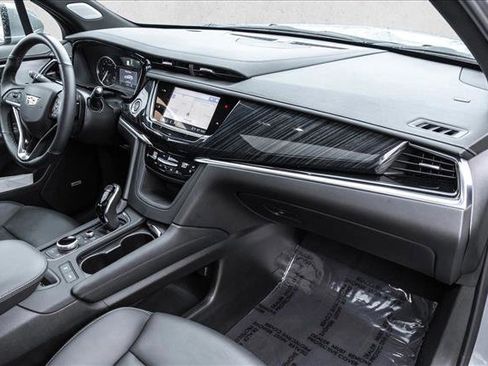 Used 2025 Cadillac XT6 Premium Luxury image 27