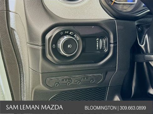 Used 2024 Jeep Wrangler Sahara image 14